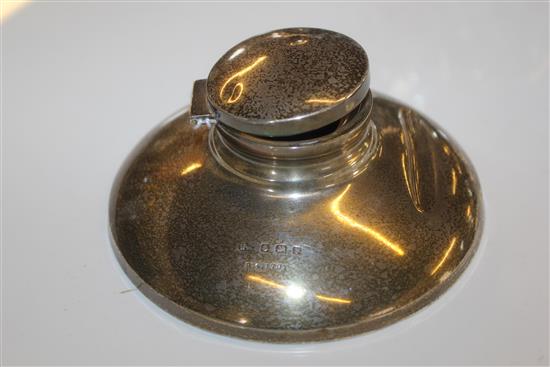 Edwardian silver capstan inkwell with pen rest, William Aitken, Birmingham(-)